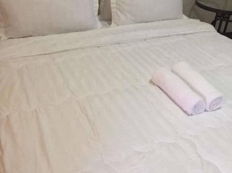 פנסיון Charlee House