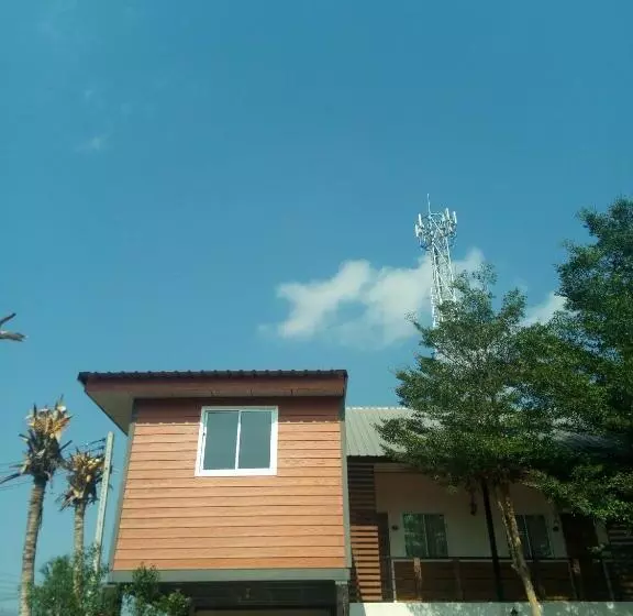 پانسیون Charlee House