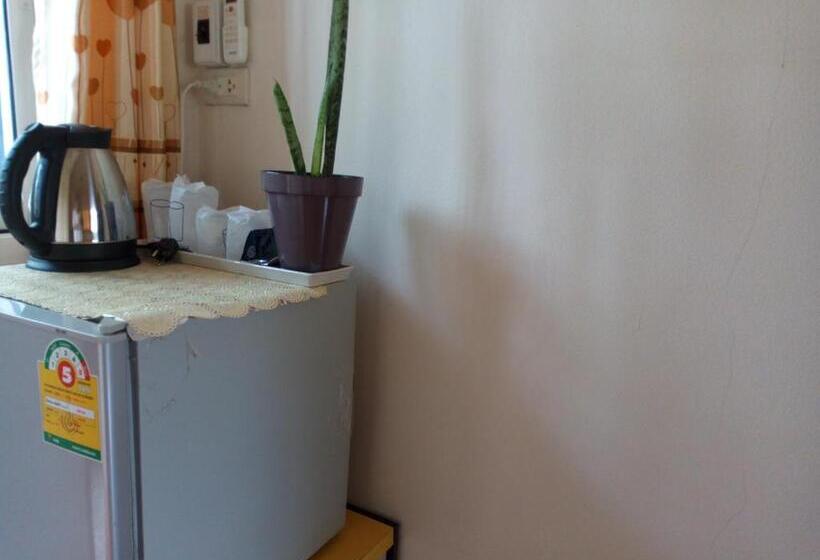 פנסיון Charlee House