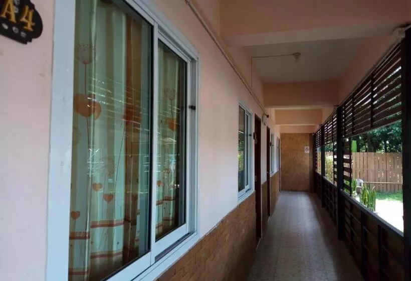 پانسیون Charlee House
