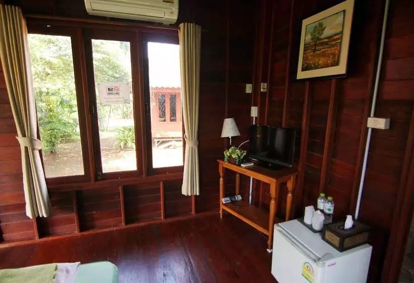 Hotelli Tonaor On The Beach Resort&restaurant