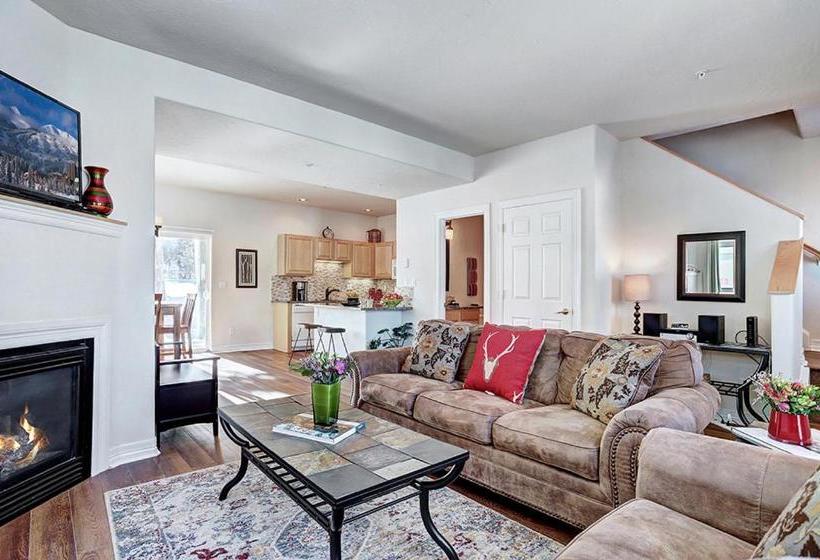 Kingdom Park Townhomes 830