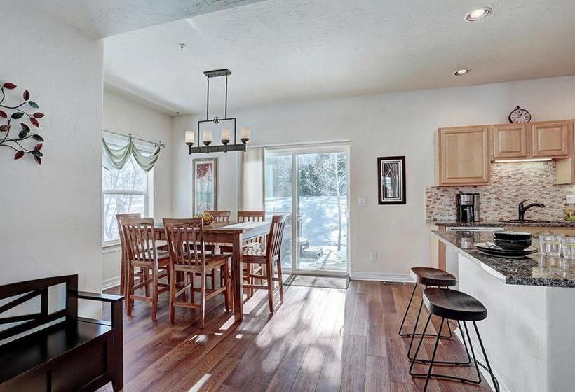 Kingdom Park Townhomes 830