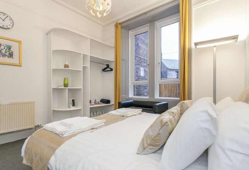 بنسيون Oakshaw Guesthouse  Glasgow Airport