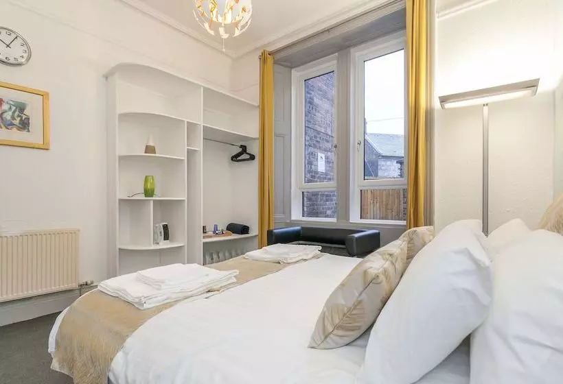 پانسیون Oakshaw Guesthouse  Glasgow Airport