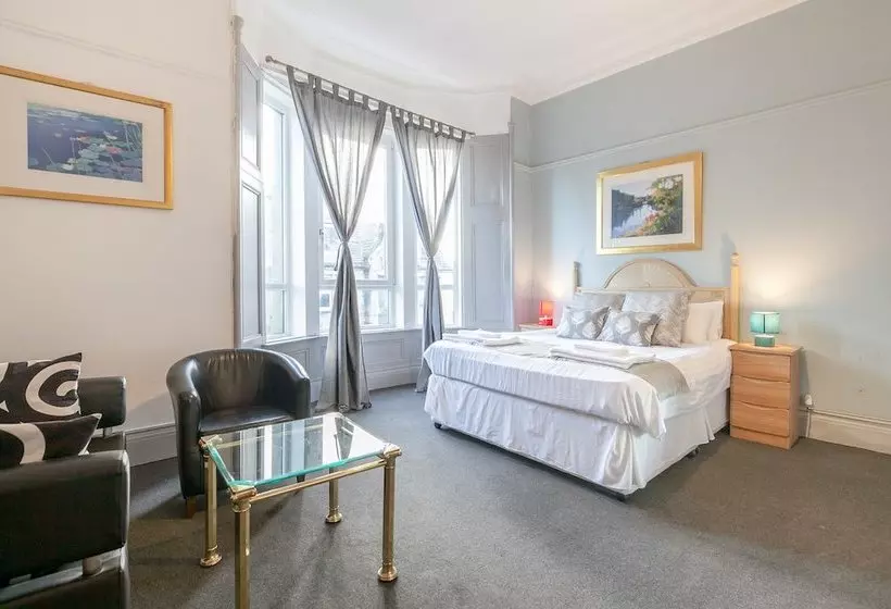 پانسیون Oakshaw Guesthouse  Glasgow Airport