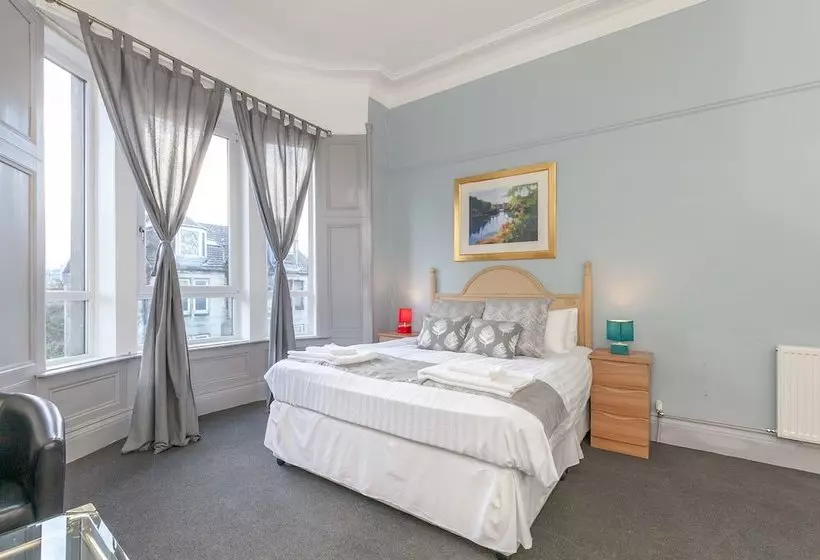 پانسیون Oakshaw Guesthouse  Glasgow Airport