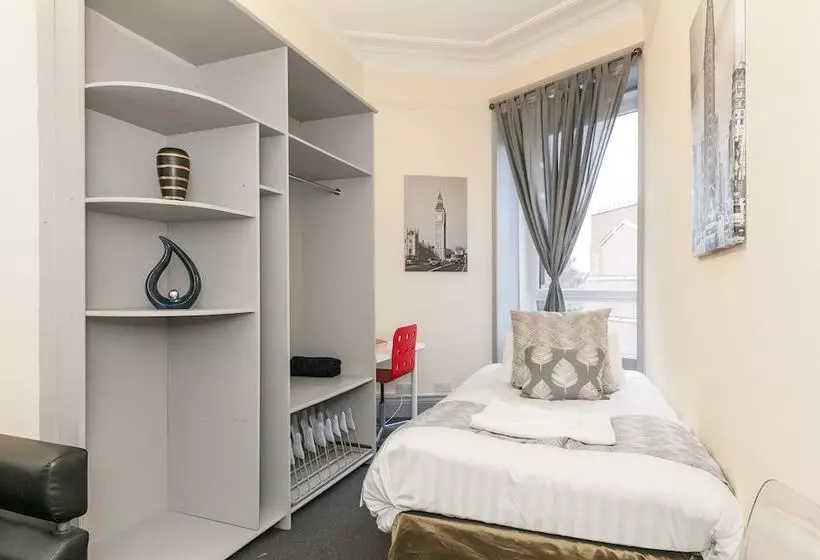 پانسیون Oakshaw Guesthouse  Glasgow Airport