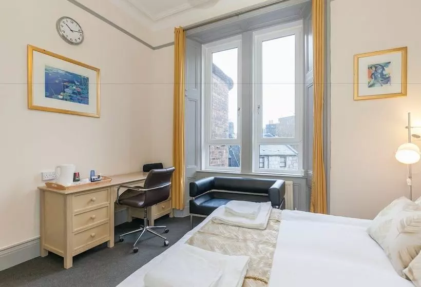 پانسیون Oakshaw Guesthouse  Glasgow Airport