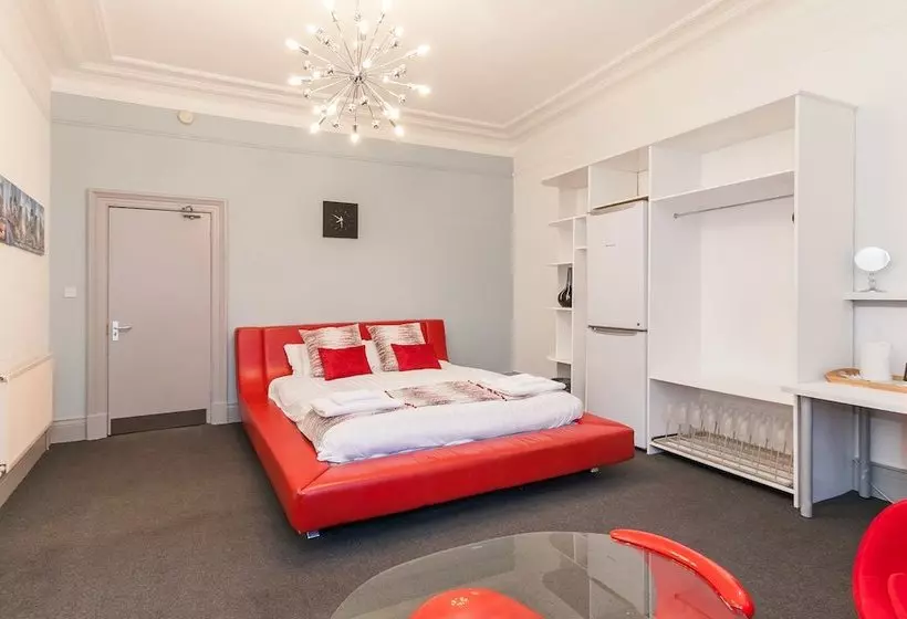 پانسیون Oakshaw Guesthouse  Glasgow Airport