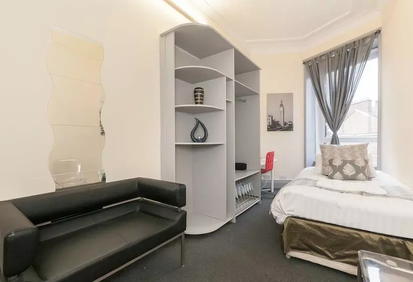 پانسیون Oakshaw Guesthouse  Glasgow Airport