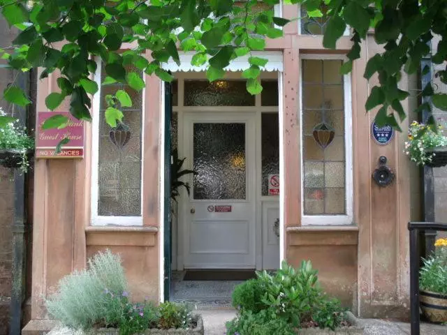 تختخواب و صبحانه Rowanbank House