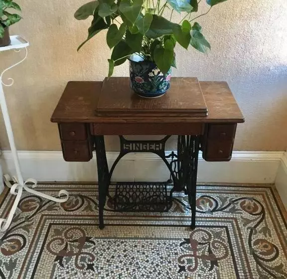 تختخواب و صبحانه Rowanbank House