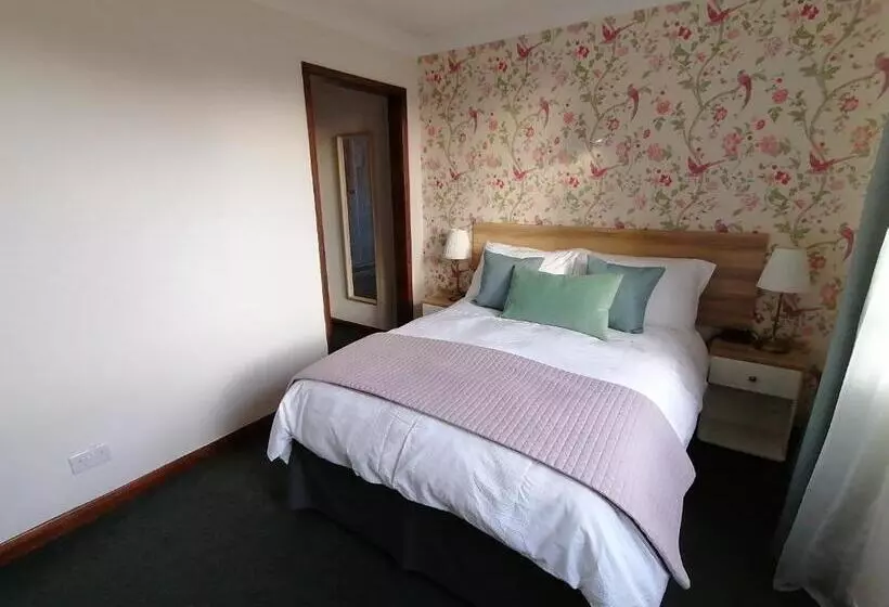 تختخواب و صبحانه Rowanbank House