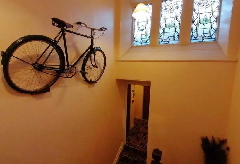 تختخواب و صبحانه Rowanbank House