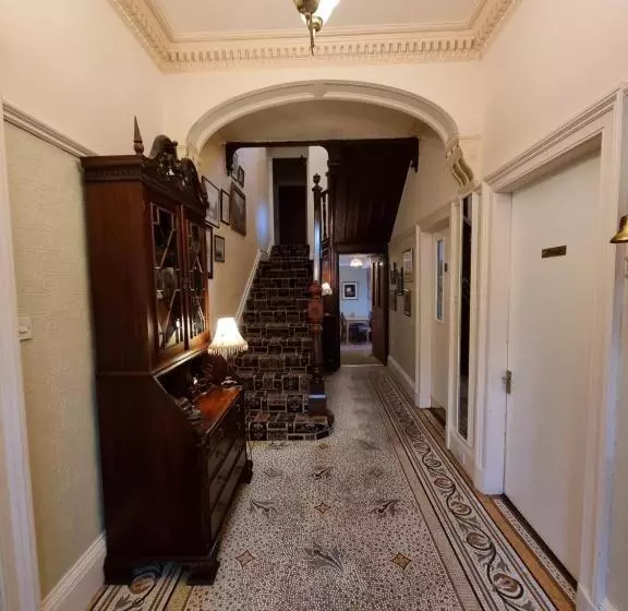 تختخواب و صبحانه Rowanbank House