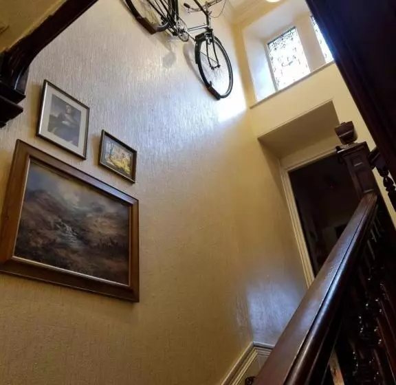 تختخواب و صبحانه Rowanbank House