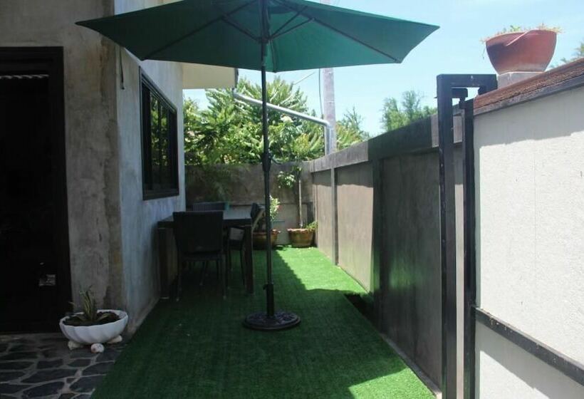 בית מלון כפרי The Beach House Bungalows