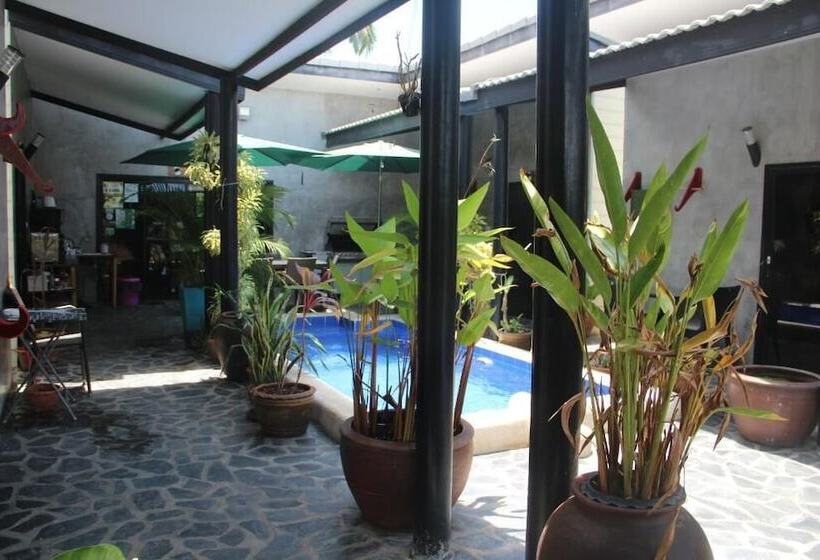 בית מלון כפרי The Beach House Bungalows