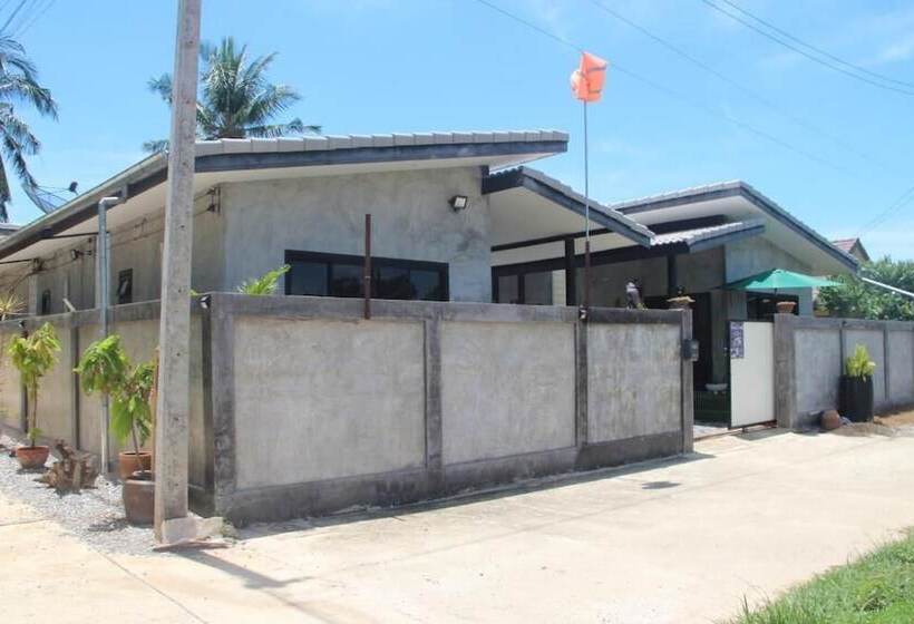 בית מלון כפרי The Beach House Bungalows