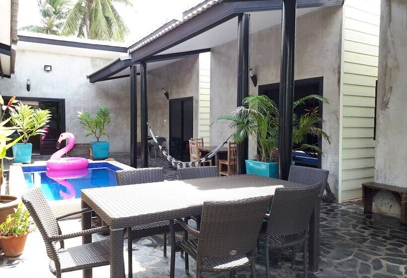 בית מלון כפרי The Beach House Bungalows