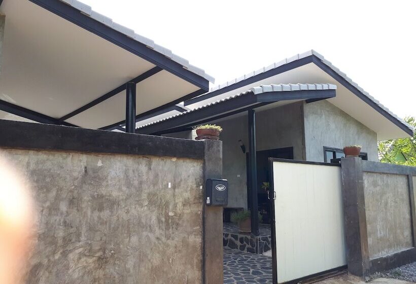 בית מלון כפרי The Beach House Bungalows