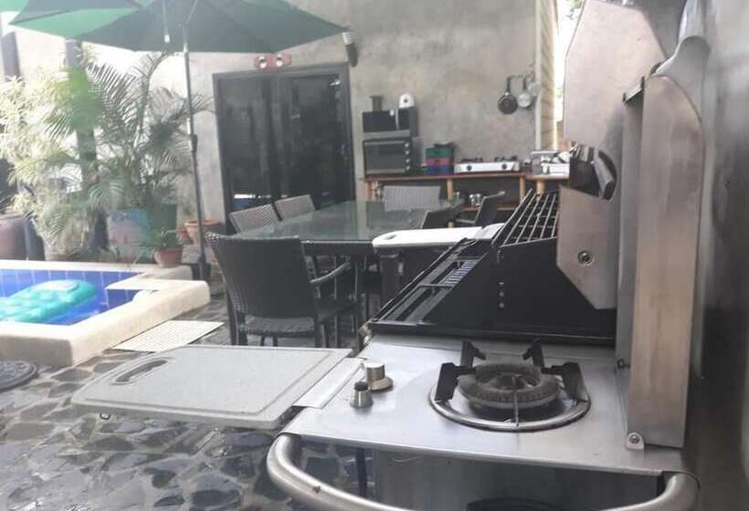 בית מלון כפרי The Beach House Bungalows