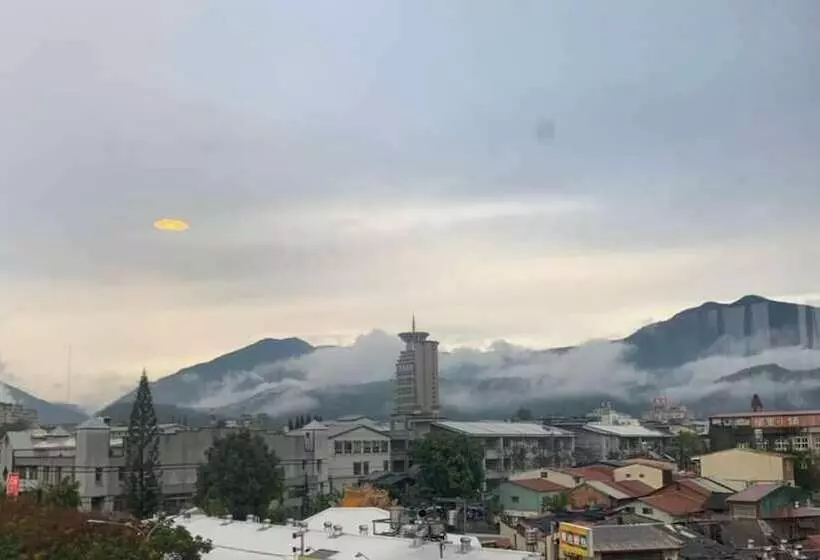 هتل West