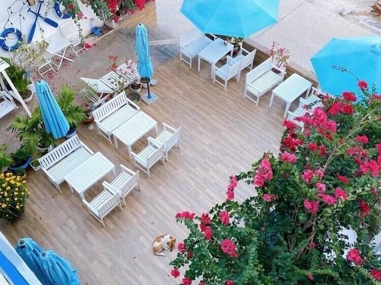 پانسیون Blue Anchor Lodge & Cafebinh Ba Island
