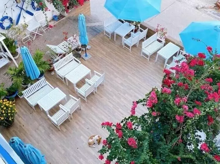 پانسیون Blue Anchor Lodge & Cafebinh Ba Island