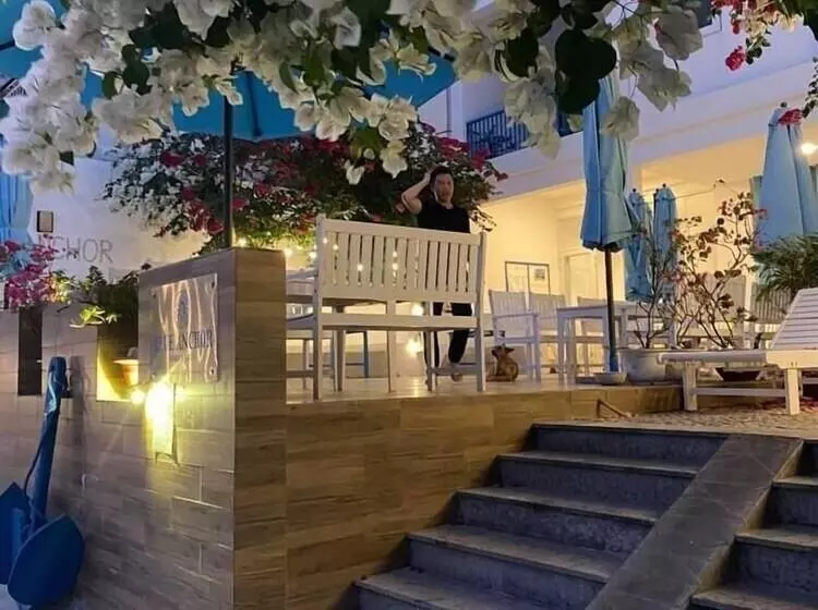 پانسیون Blue Anchor Lodge & Cafebinh Ba Island