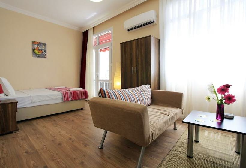 ユースホステル Zebra  Alsancak