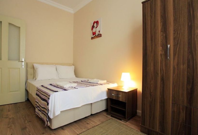 ユースホステル Zebra  Alsancak