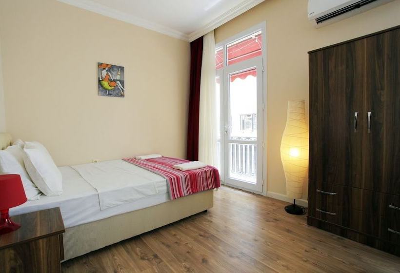 ユースホステル Zebra  Alsancak