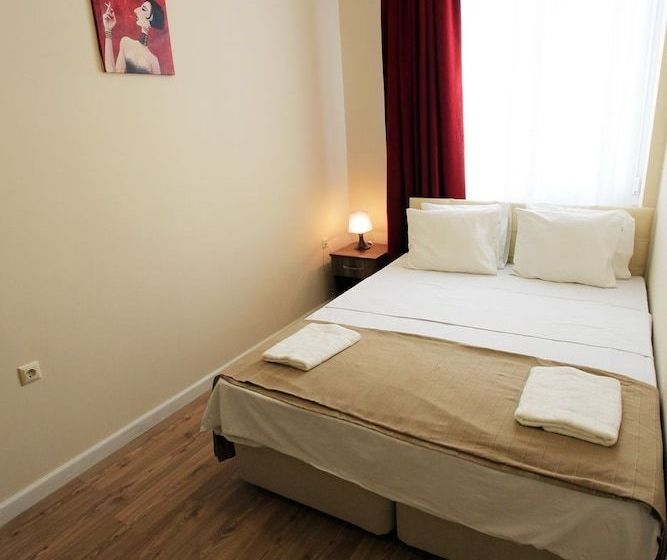 ユースホステル Zebra  Alsancak