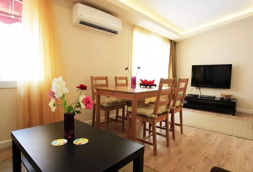 هاستل Zebra  Alsancak