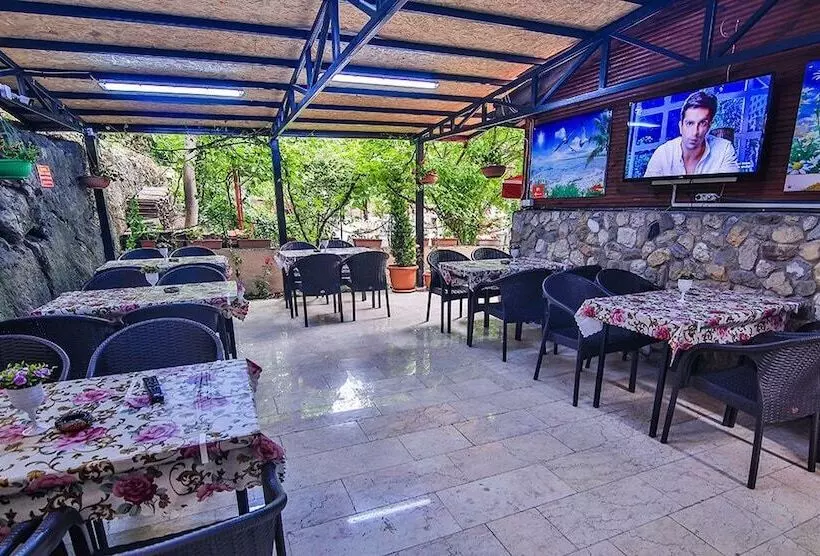 Hotelli Kristal Pansiyon