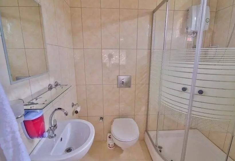 Hotelli Kristal Pansiyon