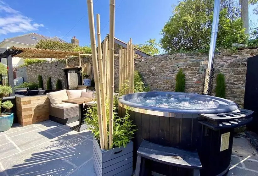 Brightham House Boutique B&b   Adults Only