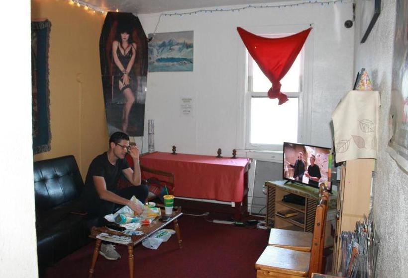 Hollywood Highland Hotel And Hostel