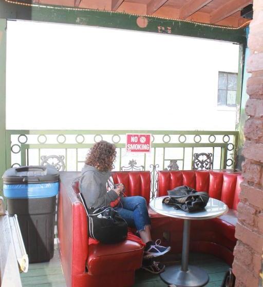 Hollywood Highland Hotel And Hostel