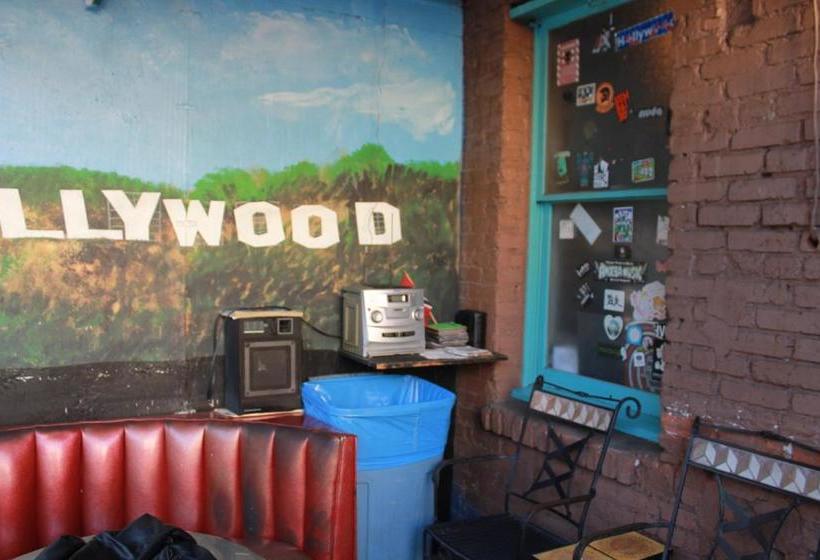 Hollywood Highland Hotel And Hostel