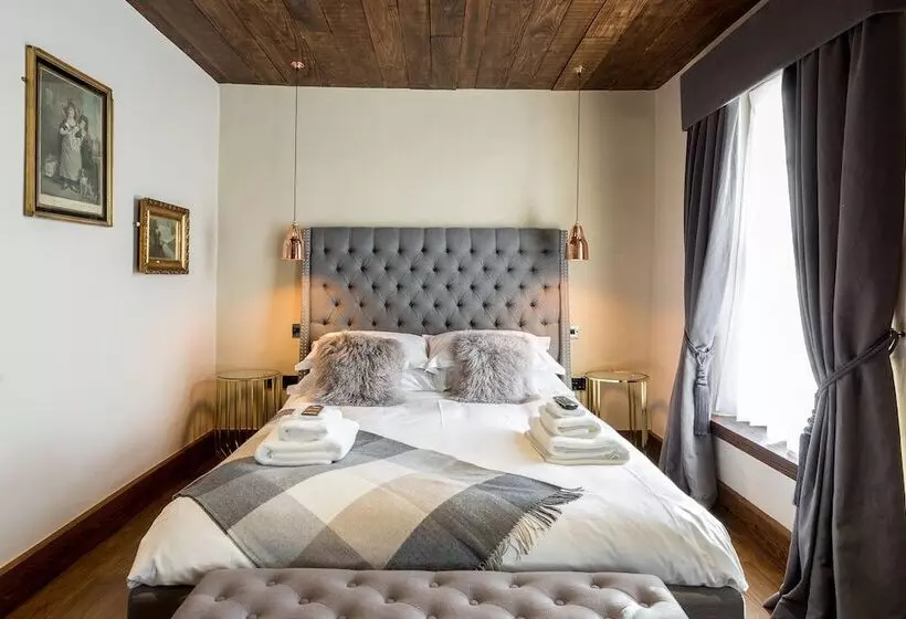 مسافرخانه The Cow Dalbury