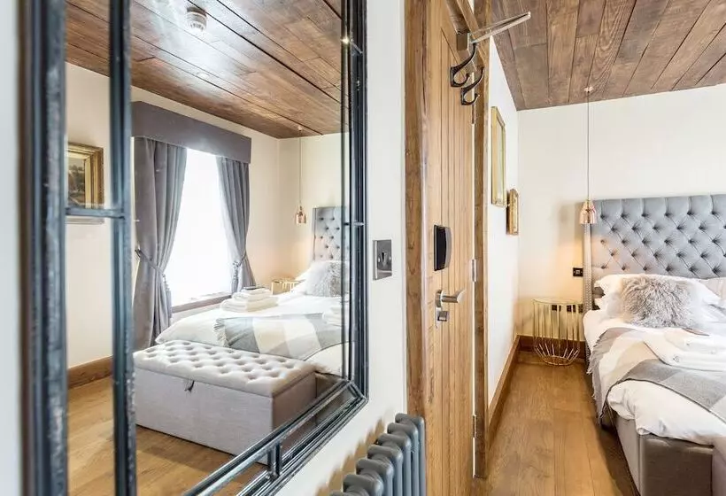 مسافرخانه The Cow Dalbury