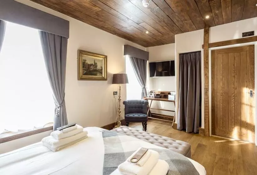 مسافرخانه The Cow Dalbury