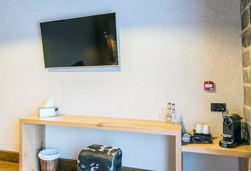 مسافرخانه The Cow Dalbury