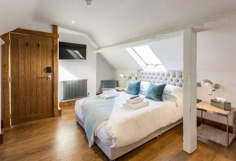 مسافرخانه The Cow Dalbury