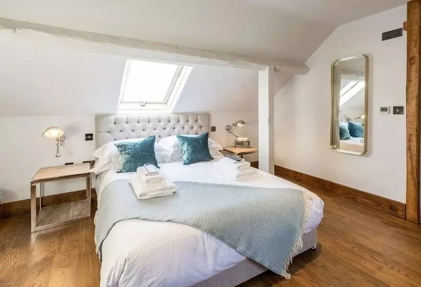 مسافرخانه The Cow Dalbury