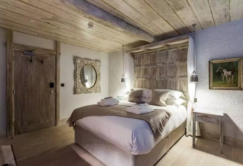 مسافرخانه The Cow Dalbury