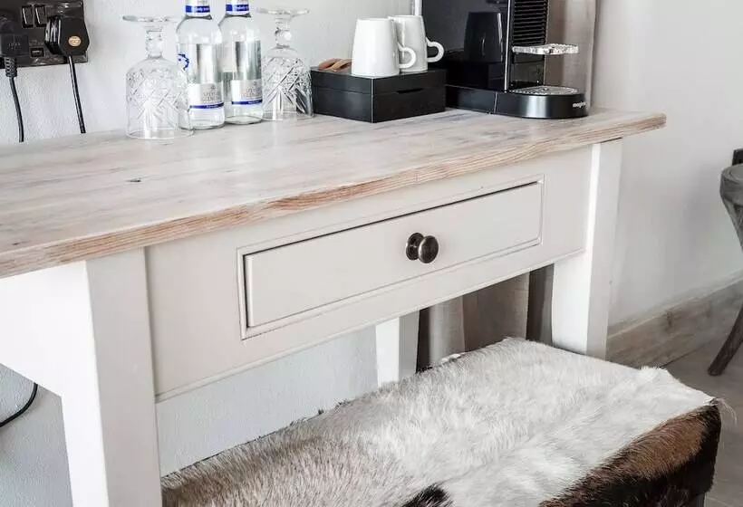 مسافرخانه The Cow Dalbury